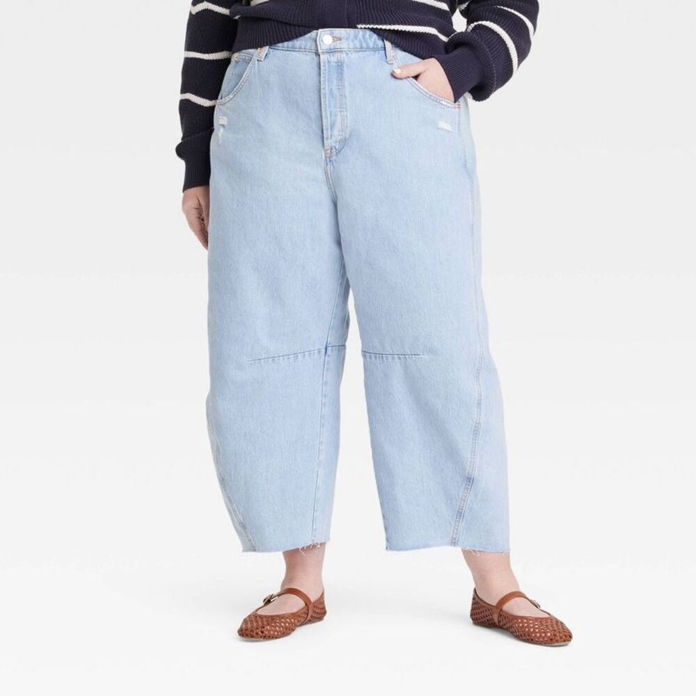 Universal Thread Light Wash Wide Leg Cropped Jeans